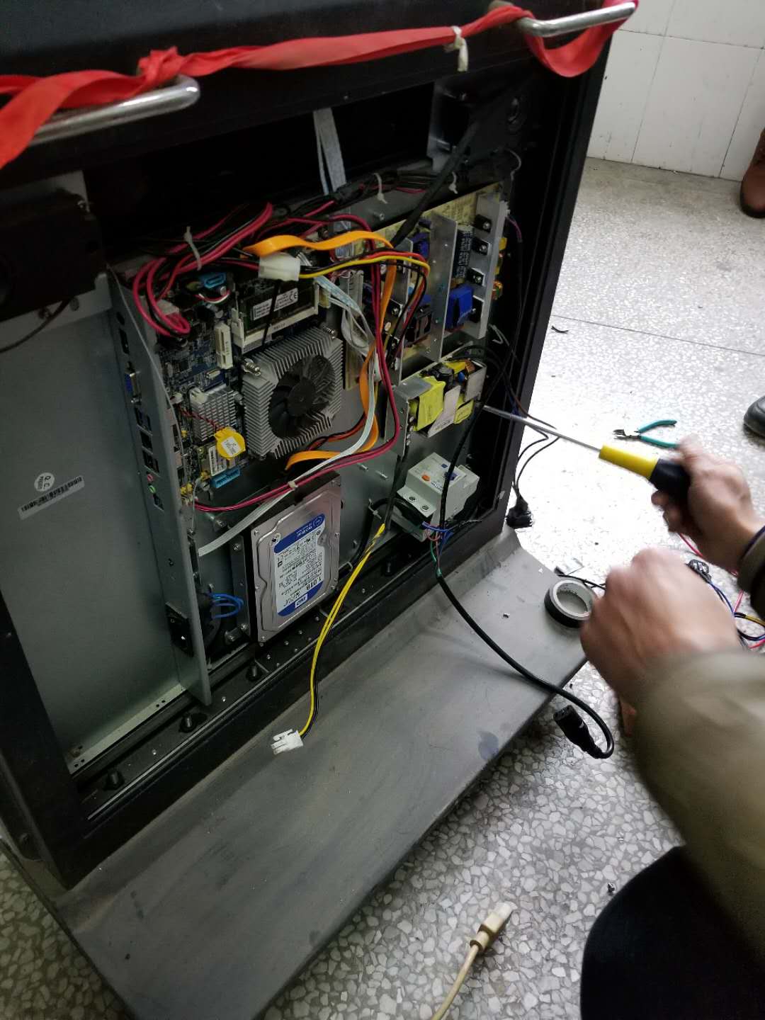 南京安防工程 学校广告机维修服务全解析